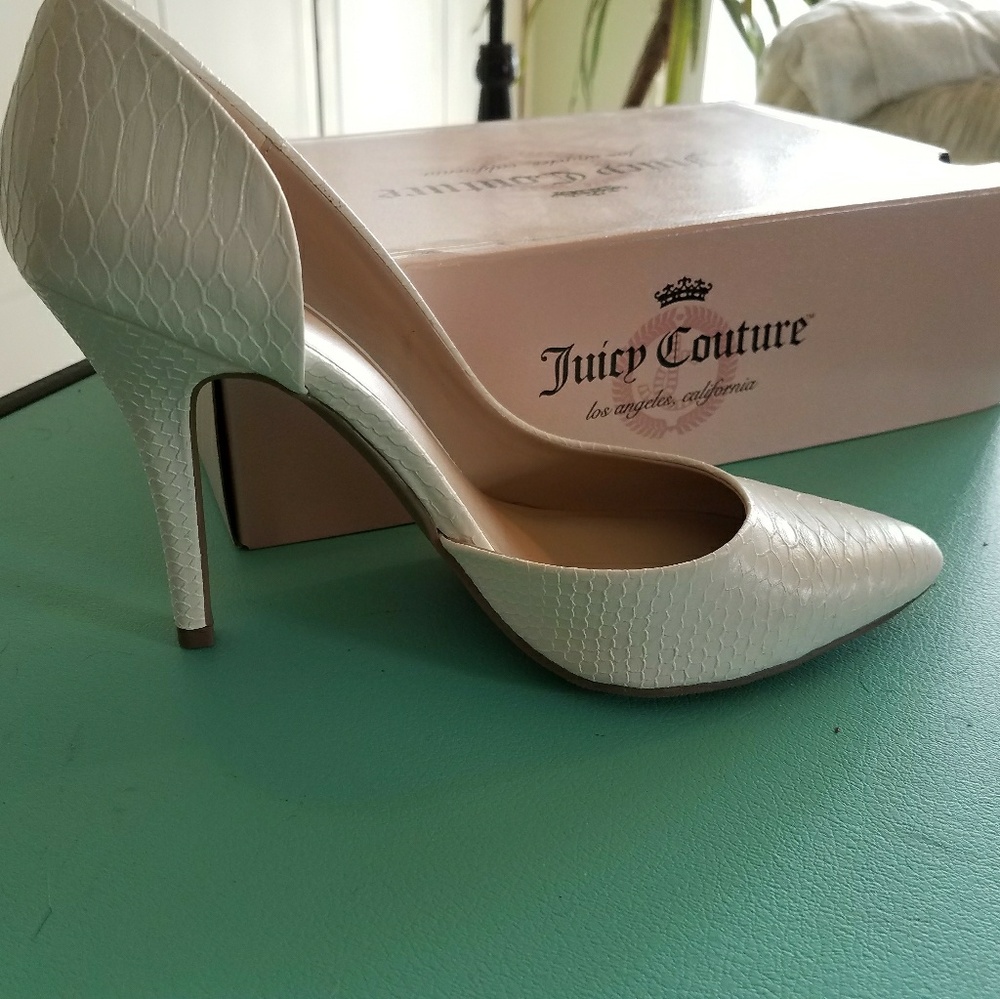 Juicy Couture White pumps NWT'S
